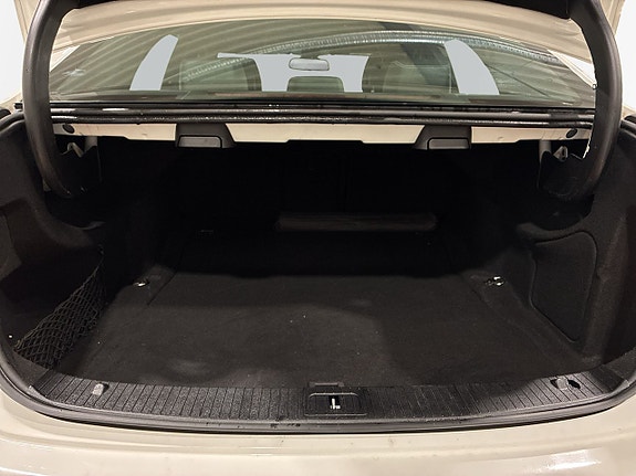 Mercedes-Benz E220 12 of 18