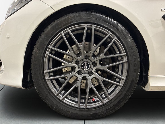 Mercedes-Benz E220 14 of 18