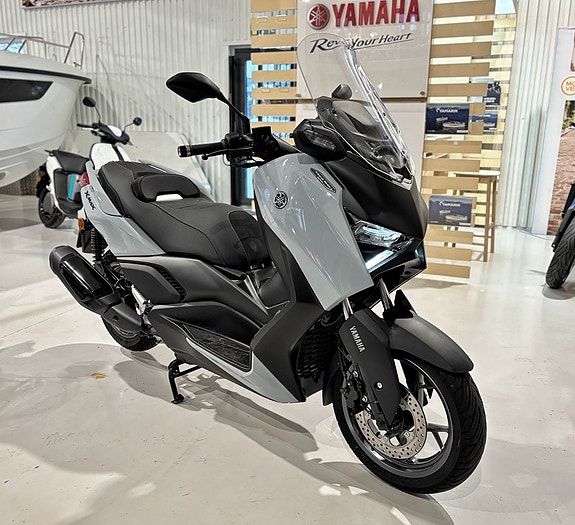 Yamaha XMAX 300 Tech Max +