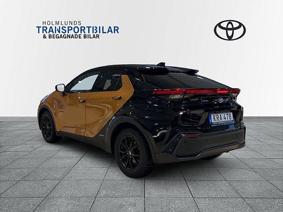 Toyota C-HR 2 of 29