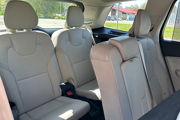 Volvo XC90 12 of 14