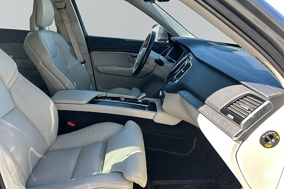 Volvo XC90 6 of 14