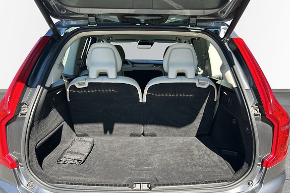 Volvo XC90 10 of 14