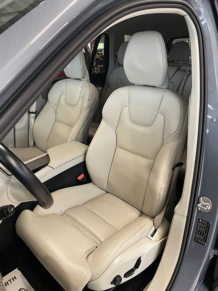 Volvo XC90 13 of 30