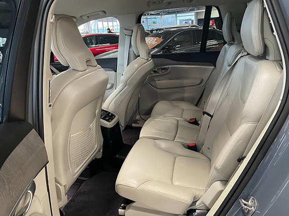 Volvo XC90 14 of 30