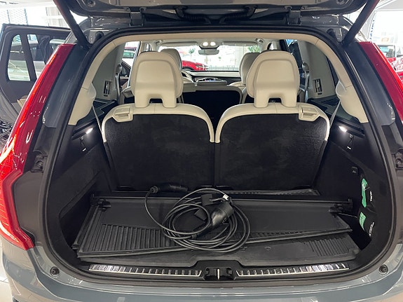 Volvo XC90 16 of 30