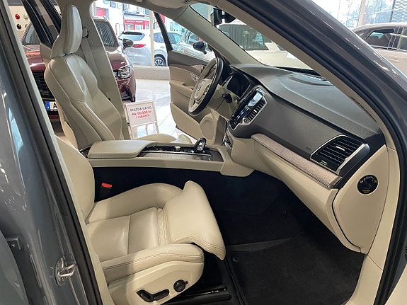 Volvo XC90 18 of 30