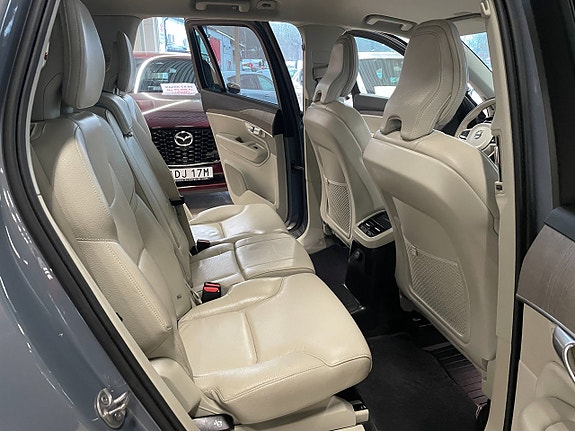 Volvo XC90 21 of 30