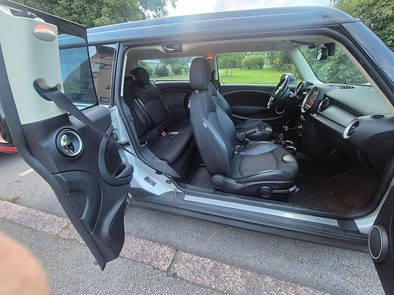 MINI Clubman Cooper 2 of 5