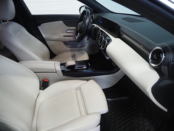 Mercedes-Benz CLA200 12 of 24