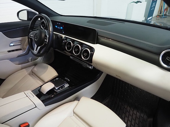 Mercedes-Benz CLA200 13 of 24