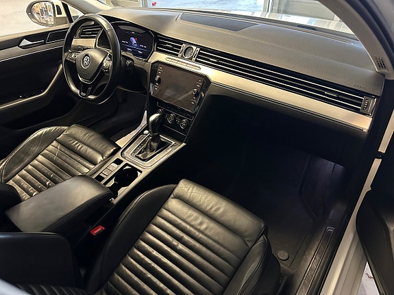 Volkswagen Passat 6 of 15