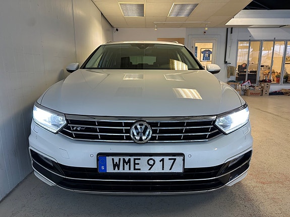 Volkswagen Passat 9 of 15
