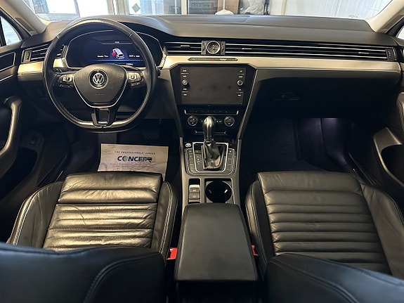 Volkswagen Passat 7 of 15
