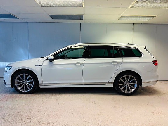 Volkswagen Passat 2 of 5