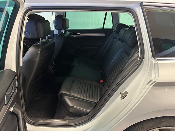 Volkswagen Passat 8 of 15