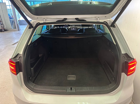 Volkswagen Passat 13 of 15