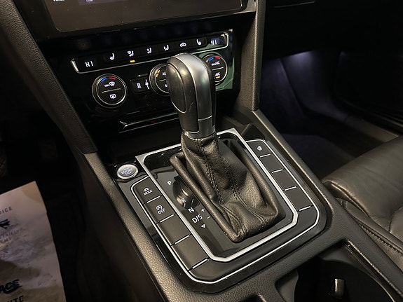 Volkswagen Passat 11 of 15