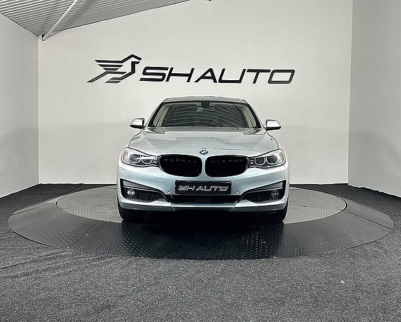 BMW 320 2 of 19