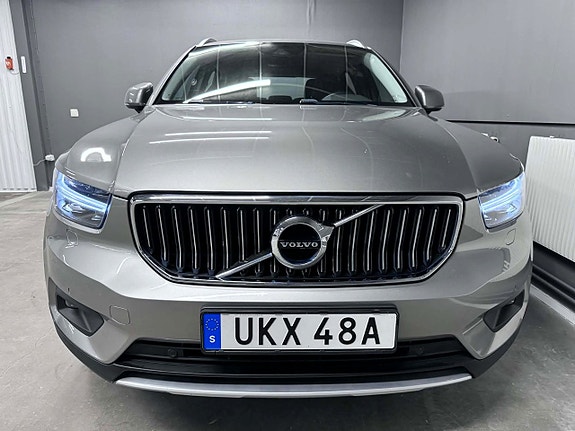 Volvo XC40 3 of 5