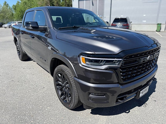 Dodge RAM 1500 2 of 5