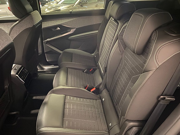 Peugeot 5008 5 of 5