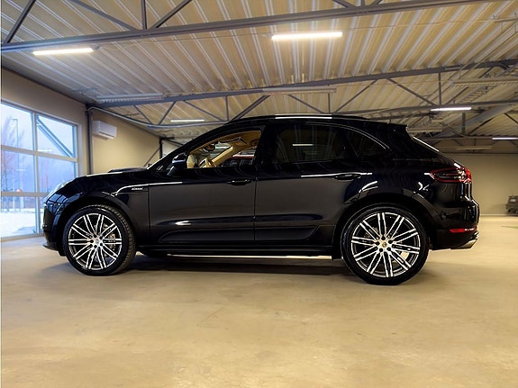 Porsche Macan S 6 of 16