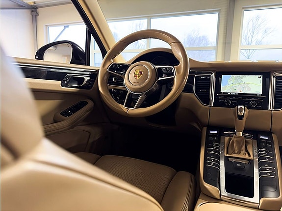 Porsche Macan S 11 of 16