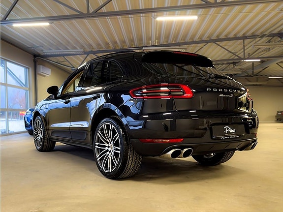 Porsche Macan S 5 of 16