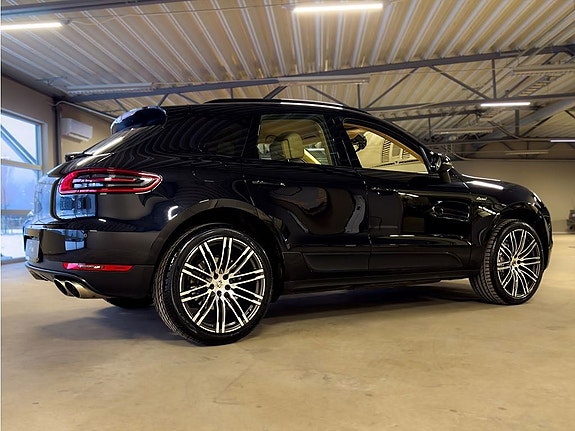 Porsche Macan S 3 of 16