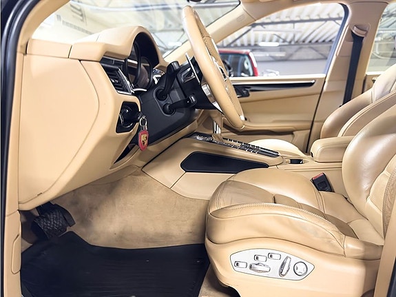Porsche Macan S 8 of 16
