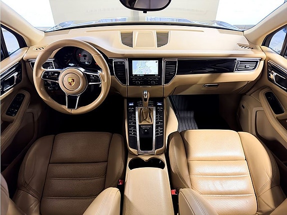 Porsche Macan S 10 of 16