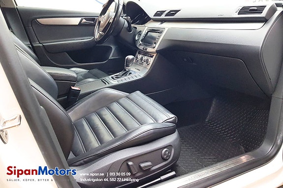 Volkswagen Passat Alltrack 14 of 26