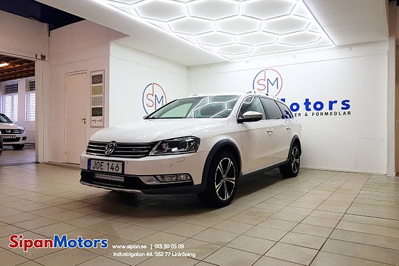 Volkswagen Passat Alltrack 2 of 5
