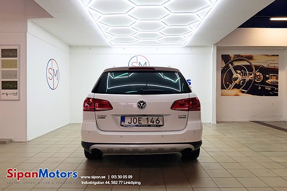 Volkswagen Passat Alltrack 8 of 26