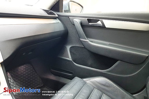 Volkswagen Passat Alltrack 16 of 26