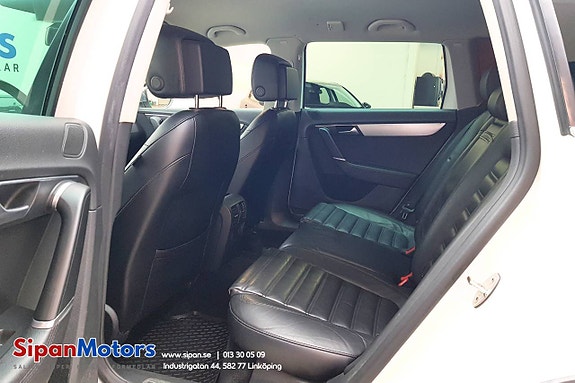 Volkswagen Passat Alltrack 13 of 26