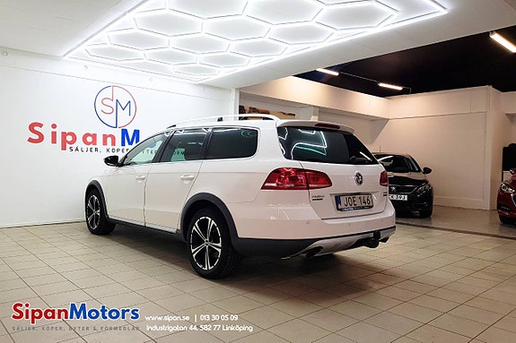 Volkswagen Passat Alltrack 4 of 5