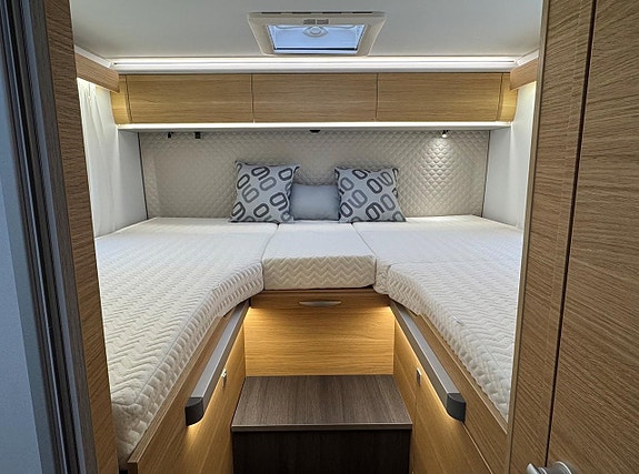 Adria Coral 670 DL 60Y - Fiat MultiJet3 140HP (103kW) HD 35L 8 of 18