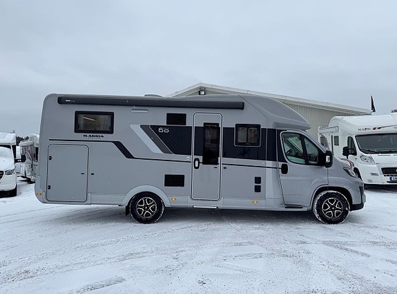 Adria Coral 670 DL 60Y - Fiat MultiJet3 140HP (103kW) HD 35L 2 of 18