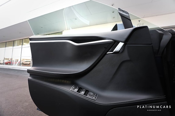 Tesla Model S 9 of 13
