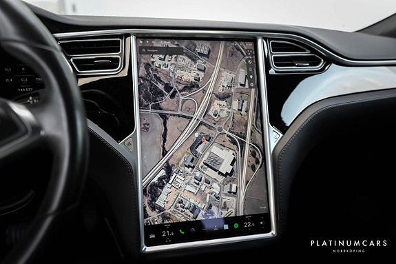 Tesla Model S 7 of 13
