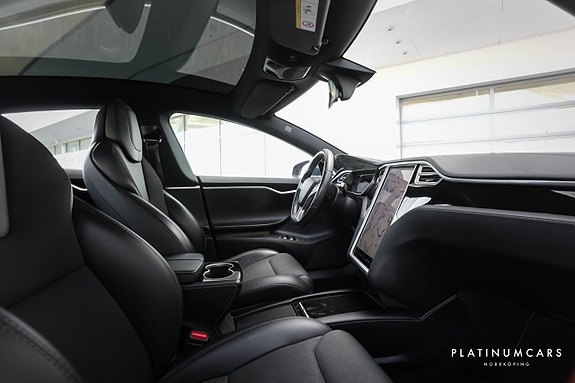 Tesla Model S 4 of 5