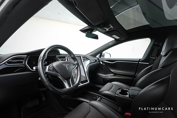 Tesla Model S 3 of 5
