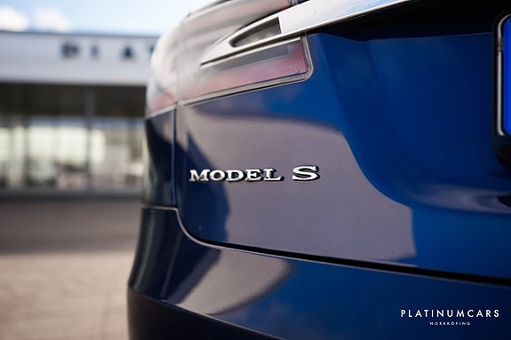 Tesla Model S 11 of 13