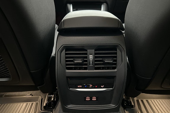 BMW 330e 25 of 30