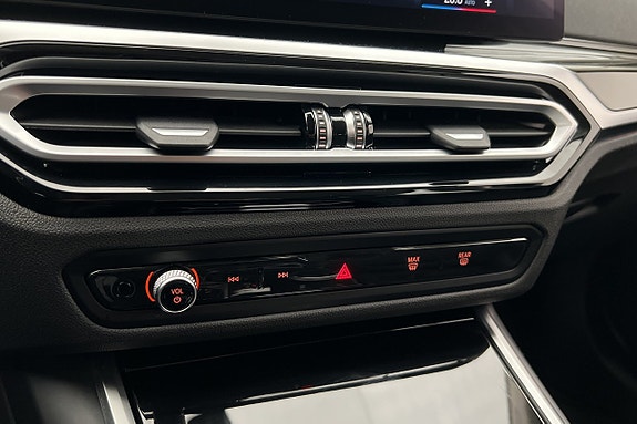 BMW 330e 20 of 30