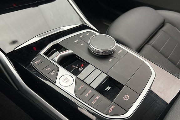 BMW 330e 21 of 30