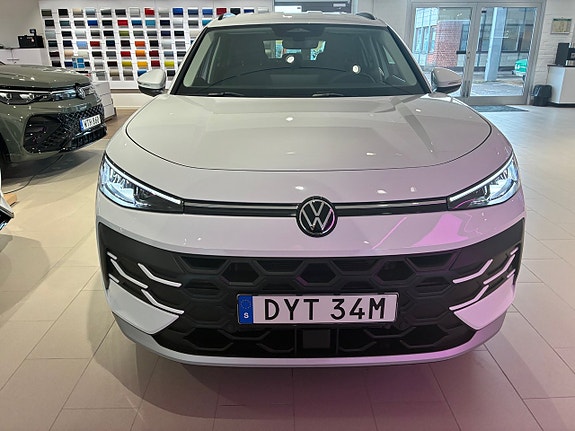 Volkswagen T-Roc 2 of 5