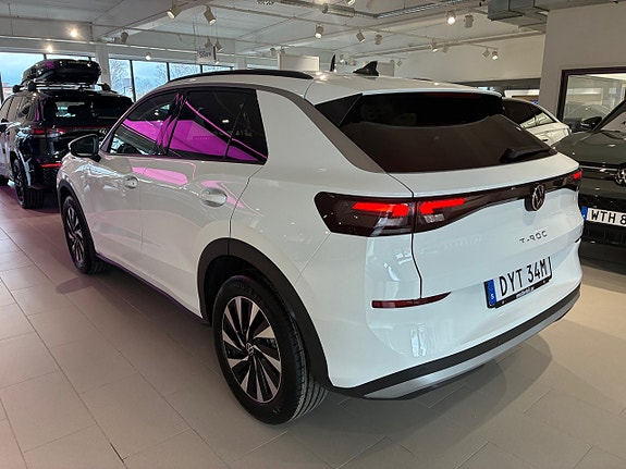 Volkswagen T-Roc 6 of 16